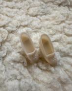 Vintage Barbie pilgrim shoes white, Verzamelen, Poppen, Ophalen of Verzenden, Zo goed als nieuw, Kleertjes
