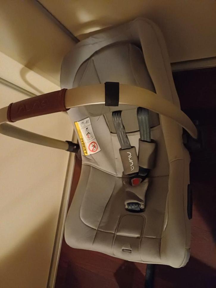 Nuna Pipa Lite autostoel 0-13 kg met twee bases, Kinderen en Baby's, Autostoeltjes, Zo goed als nieuw, Overige merken, 0 t/m 13 kg