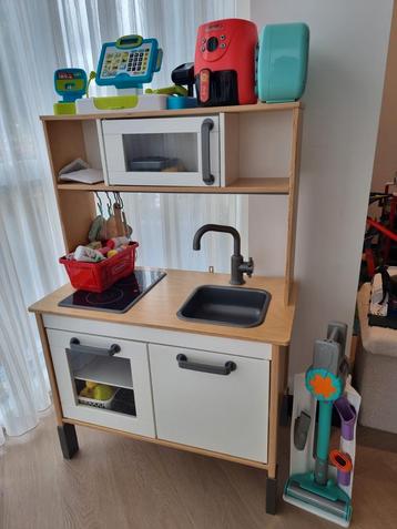Ikea keuken met keukenspulletjes erbij beschikbaar voor biedingen
