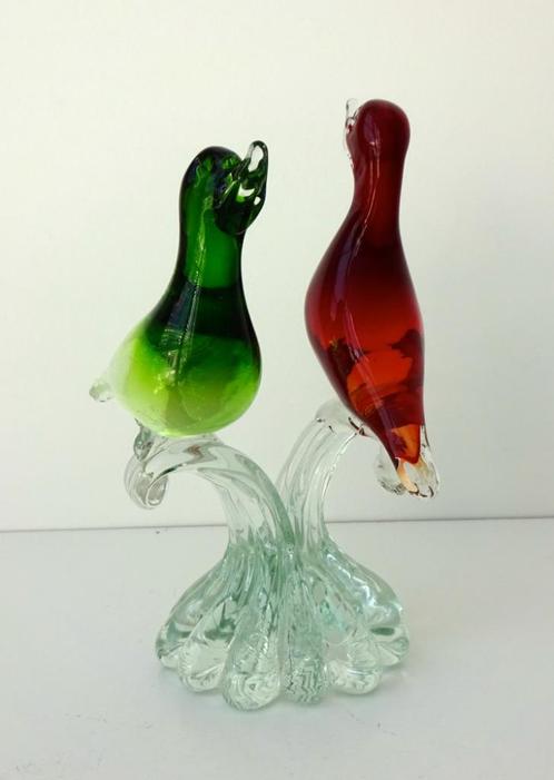 Glazen beeld twee vogels rood groen ronde voet Murano 3752-g, Antiek en Kunst, Antiek | Glas en Kristal, Ophalen of Verzenden