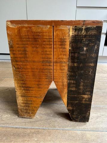 Houten tafel, tafeltje, kruk beschikbaar voor biedingen