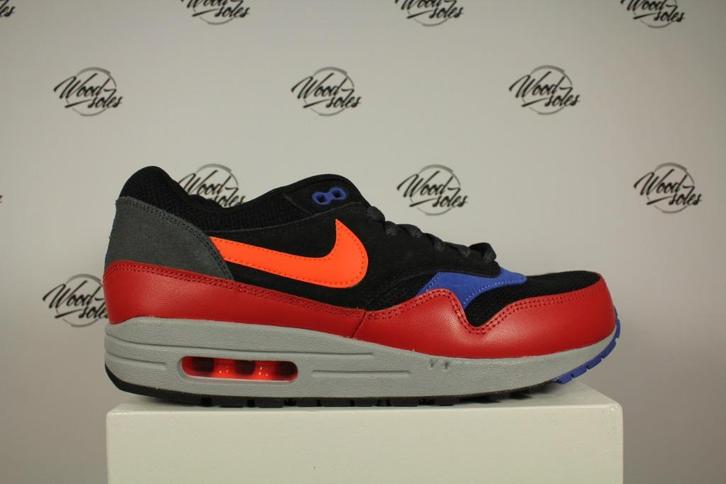 Nike Air Max 1 Black Hyper Crimson - 42, Kleding | Heren, Schoenen, Nieuw, Zwart, Verzenden