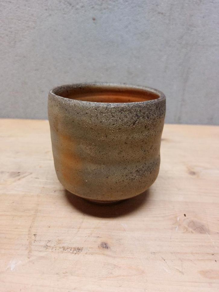 Her Comis – handgedraaide keramieken beker / kopje – Studio, Antiek en Kunst, Antiek | Keramiek en Aardewerk, Ophalen of Verzenden