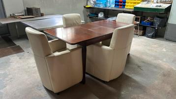 Eetkamer tafel kersenhout met 4 stoelen beschikbaar voor biedingen