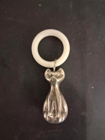Vintage Zilveren Kat Rammelaar beschikbaar voor biedingen