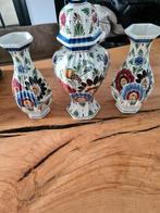 Delfts holland handpainted  vazen kast stel, Antiek en Kunst, Antiek | Vazen, Ophalen of Verzenden