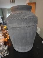 Robuuste stenen vaas ter decoratie, Huis en Inrichting, Woonaccessoires | Vazen, Ophalen of Verzenden, Zo goed als nieuw, Overige kleuren