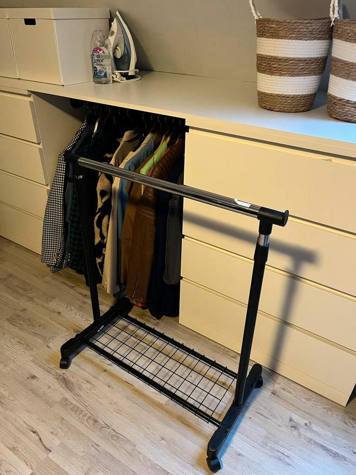 Kledingrek - Praktisch en Ruimtebesparend!, Kleding | Dames, Kledingrekken, Zo goed als nieuw, Met wielen, Ophalen