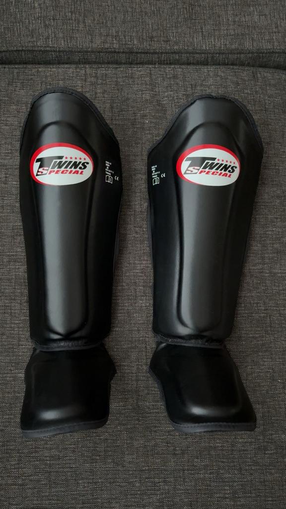 Twins Kickboks Scheenbeschermers - Maat M, Overige, Vechtsportbescherming, Zo goed als nieuw, Maat M