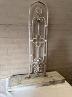 Stoer ornament op verweerde plank gietijzeren, Ophalen, Gebruikt