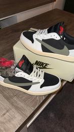 NIKE AIR JORDAN 1 LOW TRAVIS SCOTT OLIVE Maat 45, Kleding | Heren, Schoenen, Zwart, Nieuw, Ophalen of Verzenden, Sneakers of Gympen