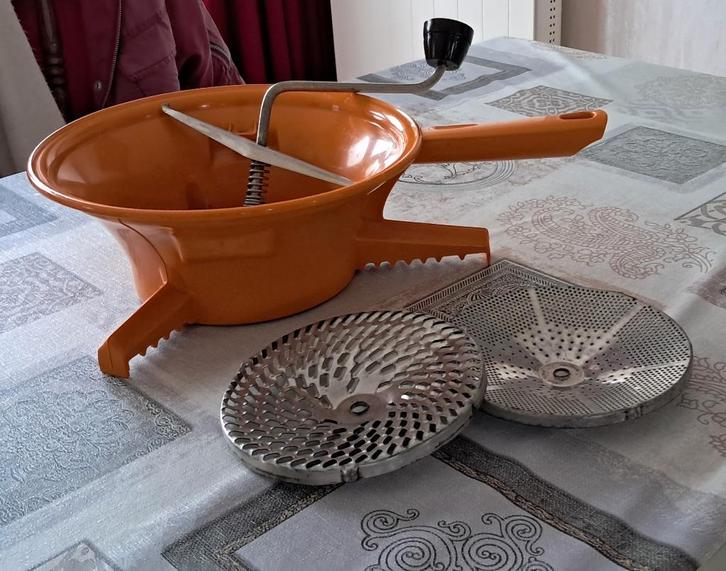 Moulinex passe-vite groentemolen moulin legumes no 2 vintage, Huis en Inrichting, Keuken | Keukenbenodigdheden, Gebruikt, Verzenden