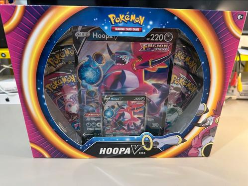 Hoopa V Box - Collection Box met Evolving Skies en Fusion, Hobby en Vrije tijd, Verzamelkaartspellen | Pokémon, Nieuw, Boosterbox