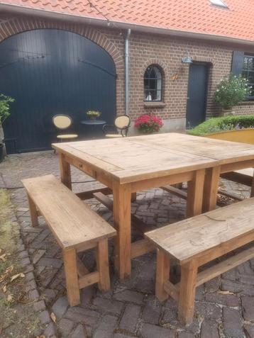 Grenen eetkamertafels met bijpassende bankjes beschikbaar voor biedingen
