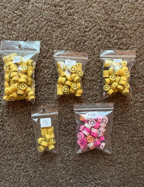 Meer dan 200 polymeer smileykralen, Hobby en Vrije tijd, Kralen en Sieraden maken, Nieuw, Kraal, Ophalen of Verzenden