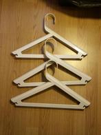 Retro WITTE Kleerhangers <> 3 Kunststof KAPSTOK HANGERS, Ophalen of Verzenden, Huis en Inrichting