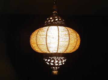Oosterse hanglamp met gouden kraaltjes beschikbaar voor biedingen