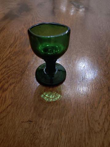 Antiek Groen Medicijnglaasje beschikbaar voor biedingen