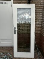 Geïsoleerde houten buitendeur met raam en deurkozijn, Doe-het-zelf en Verbouw, Ophalen, Glas, 80 tot 100 cm, 200 tot 215 cm