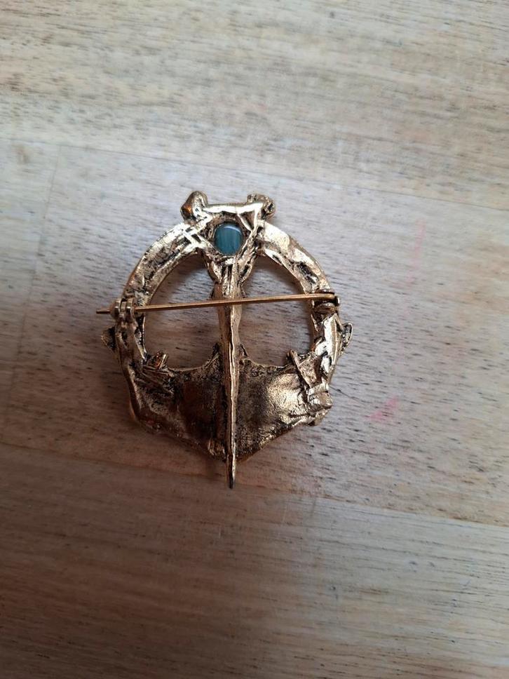 Tara Broche - Hamer van Thor, Sieraden, Tassen en Uiterlijk, Broches, Gebruikt, Overige materialen, Goud, 4 tot 7 cm, Met edelsteen