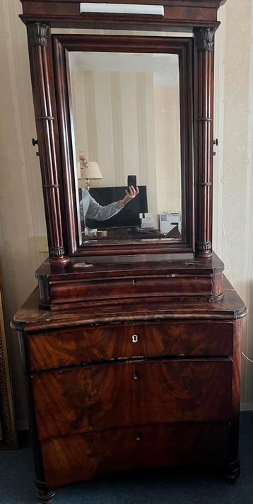 Spiegelkast beschikbaar voor biedingen