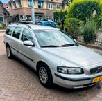 Volvo V70 2.4 140PK AUT 2002 Grijs, Stof, 1800 kg, Mistlampen, Stationwagon