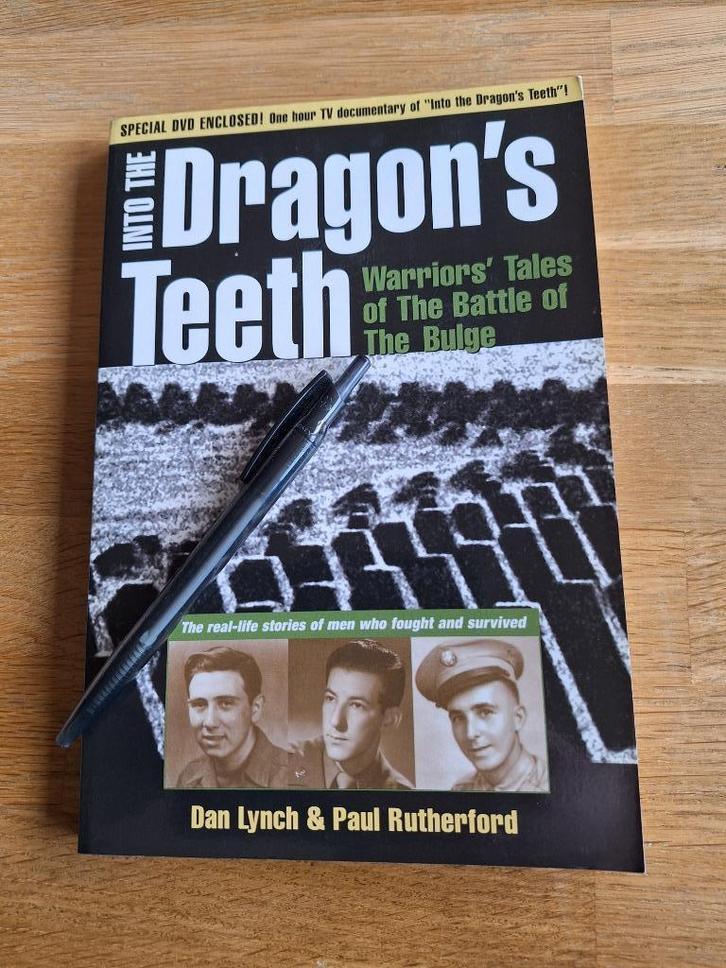 Into the Dragon's Teeth Battle of the Bulge,incl DVD, Boeken, Oorlog en Militair, Zo goed als nieuw, Tweede Wereldoorlog, Ophalen of Verzenden