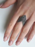 **opheffing**Schitteende ring bezaait met marcasietjes, Sieraden, Tassen en Uiterlijk, Ringen, Verzenden, 19 tot 20, Nieuw, Met edelsteen