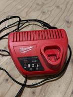 Milwaukee M12 accu lader (Bieden), Ophalen of Verzenden, Zo goed als nieuw