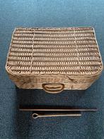 Vintage rieten opbergmand / picknickmand met sluiting, Ophalen, Zo goed als nieuw