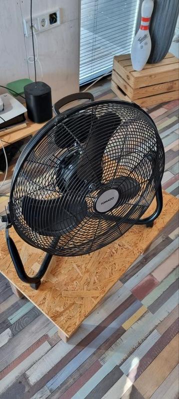 Vloerventilator 30cm, 3 standen beschikbaar voor biedingen