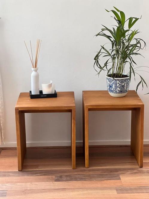 Massief teak houten bijzettafel / bloktafel – strak design, Huis en Inrichting, Tafels | Sidetables, Zo goed als nieuw, 25 tot 50 cm