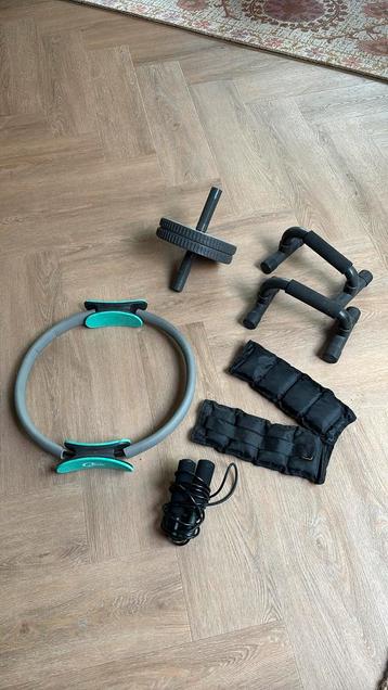 Diverse gym benodigdheden voor thuis beschikbaar voor biedingen