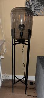 Staande vloerlamp met rookglas, Huis en Inrichting, Lampen | Vloerlampen, Ophalen, Zo goed als nieuw, Glas, 150 tot 200 cm