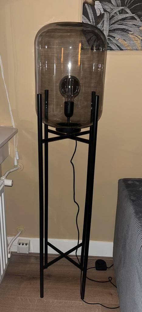 Staande vloerlamp met rookglas, Huis en Inrichting, Lampen | Vloerlampen, Zo goed als nieuw, 150 tot 200 cm, Glas, Ophalen