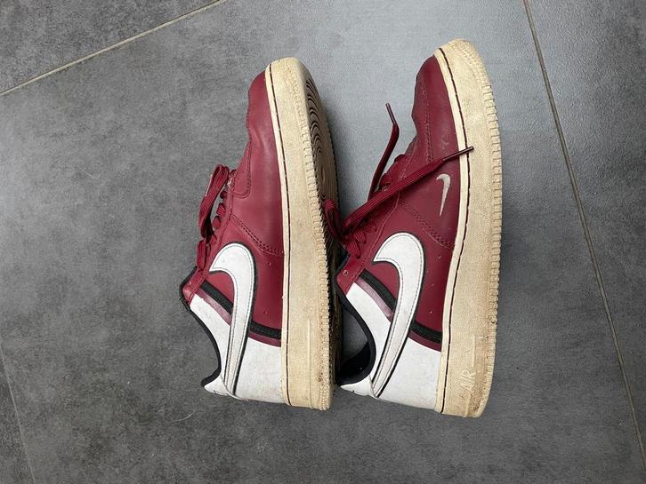 Stoere Nike airforce 1 Bordeaux rood wijnrood maat 41, Kleding | Heren, Schoenen, Gedragen, Sneakers of Gympen, Overige kleuren