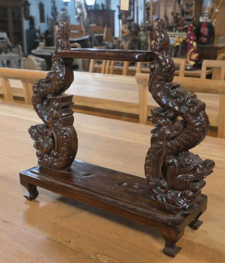 Keris houder voor 2 Krrissen met Naga PQ5 Ploncon Indonesie, Antiek en Kunst, Kunst | Niet-Westerse kunst, Ophalen of Verzenden