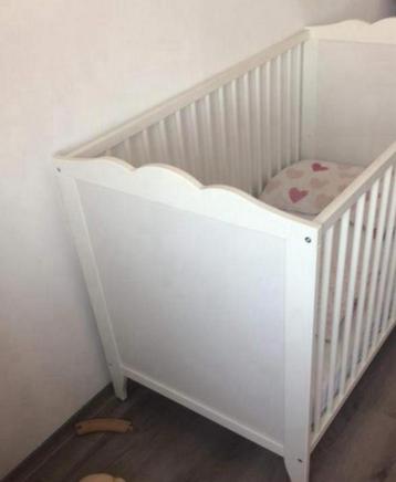 Ledikant ikea met matras beschikbaar voor biedingen
