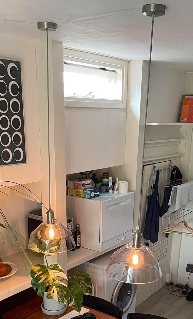 Twee glazen hanglampen van MADE, Huis en Inrichting, Lampen | Hanglampen, Gebruikt, Minder dan 50 cm, Glas, Kunststof, Metaal