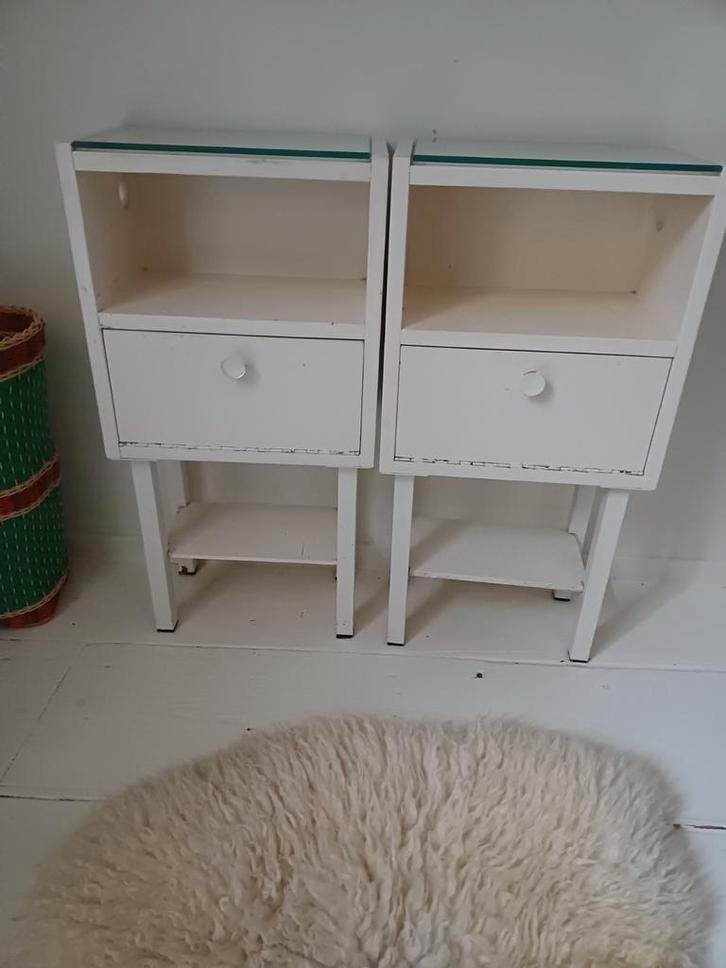 Set van 2 nachtkastjes met glazen blad, Huis en Inrichting, Slaapkamer | Nachtkastjes, Gebruikt, Minder dan 55 cm, Minder dan 45 cm