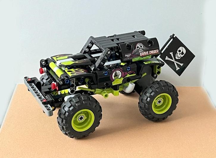 Lego Technic no. 42118: Monster Jam Grave Digger, Kinderen en Baby's, Speelgoed | Duplo en Lego, Zo goed als nieuw, Lego, Complete set