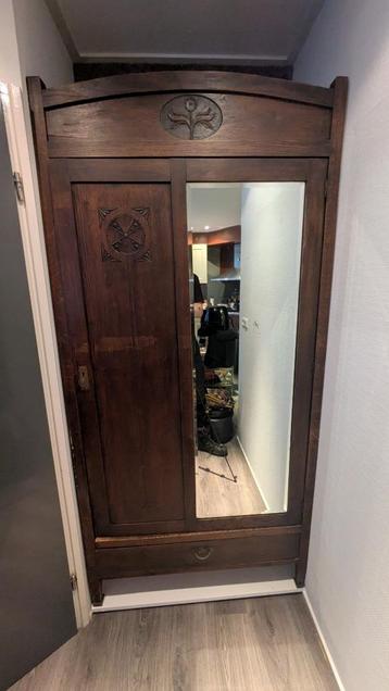 Fraaie Houten Kast beschikbaar voor biedingen