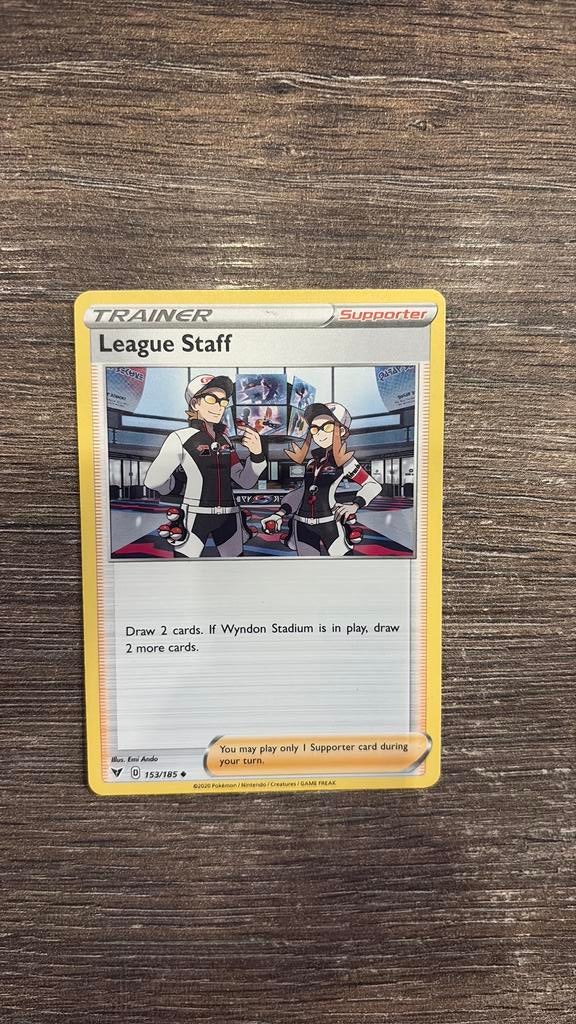 VIV League Staff 153/185, Hobby en Vrije tijd, Verzamelkaartspellen | Pokémon, Ophalen of Verzenden, Zo goed als nieuw