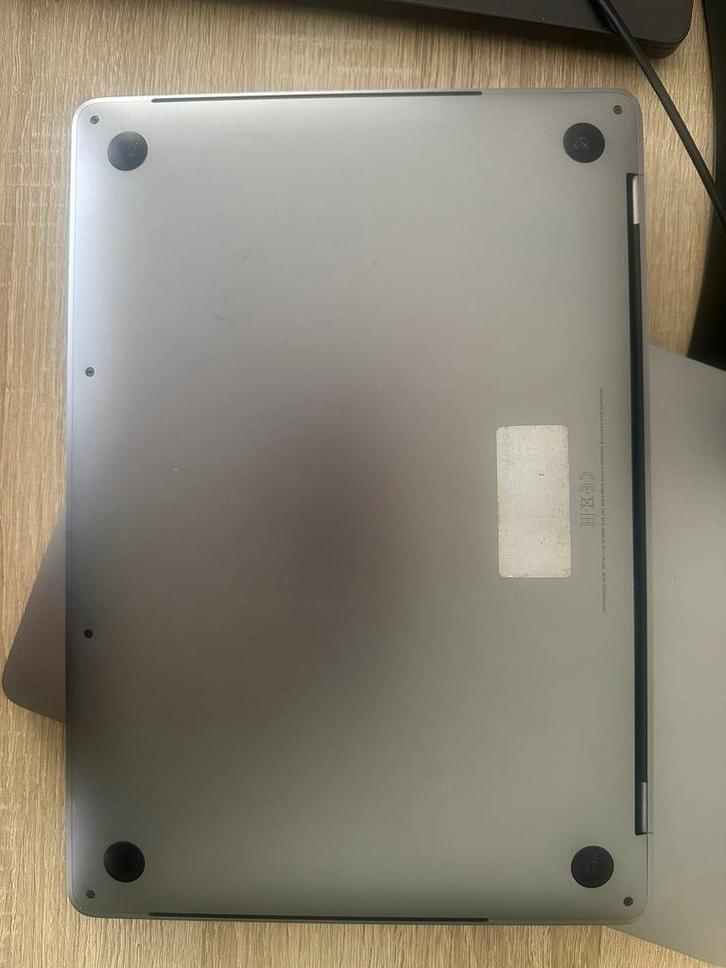 Macbook pro 2018, Computers en Software, Apple Macbooks, Zo goed als nieuw, MacBook Pro, 13 inch, 2 tot 3 Ghz, 256 GB, 8 GB, Qwerty