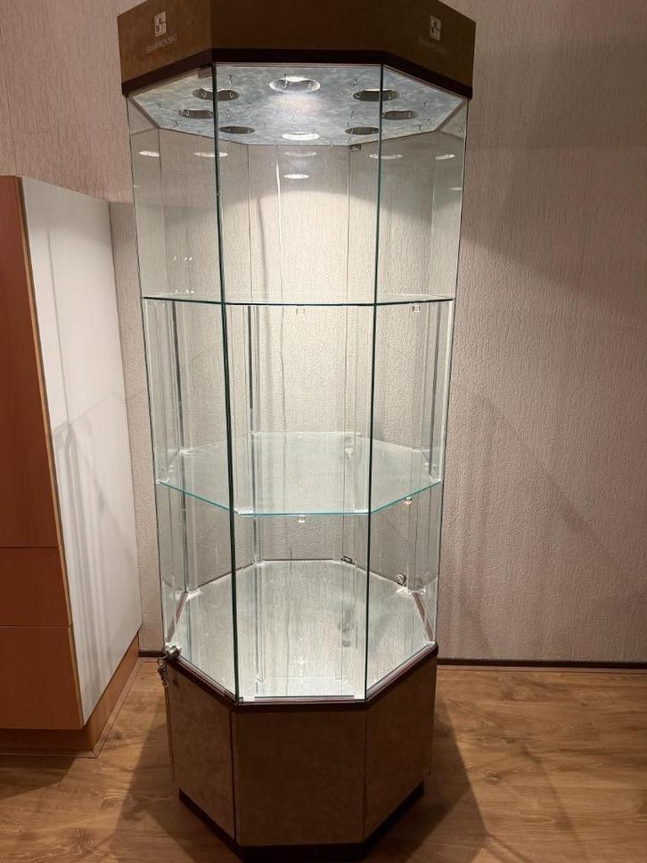 Hoge Swarovski vitrinekast met verlichting - 8 kantig, Huis en Inrichting, Kasten | Vitrinekasten, Zo goed als nieuw, 150 tot 200 cm