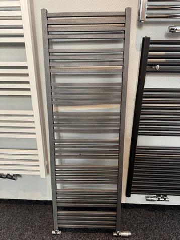 Radiator 150x50 cm grafiet - showmodel radiator Block €150 beschikbaar voor biedingen