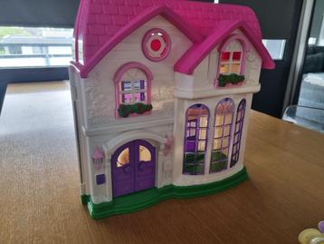 Poppenhuis beschikbaar voor biedingen