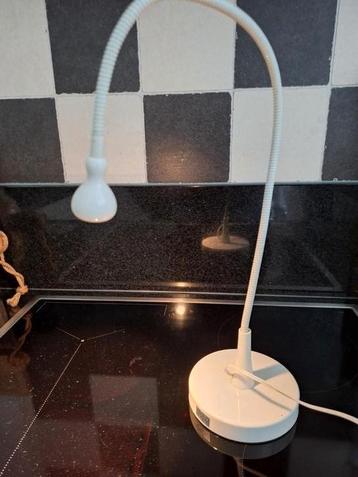 Buigzame lamp van Ikea beschikbaar voor biedingen