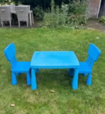 IKEA kindertafel Mammut + 2 stoeltjes beschikbaar voor biedingen