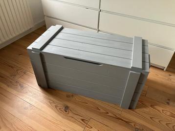 WOOOD houten speelgoedkist in grijs beschikbaar voor biedingen